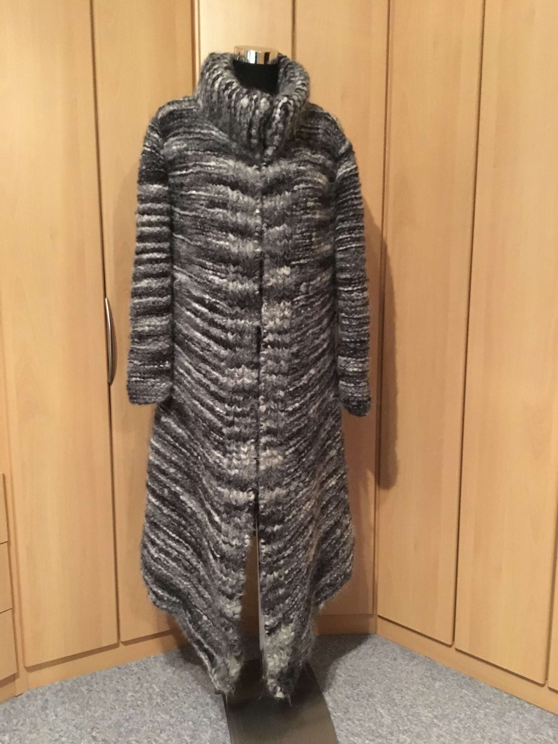 Warm durch die letzten Wintertage: Strickmantel