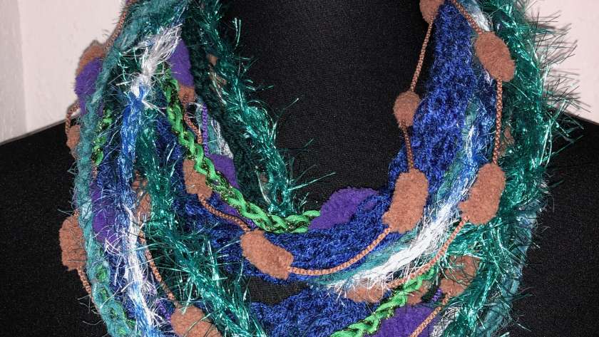 Der Strickbandschal als neuer Style-Hit