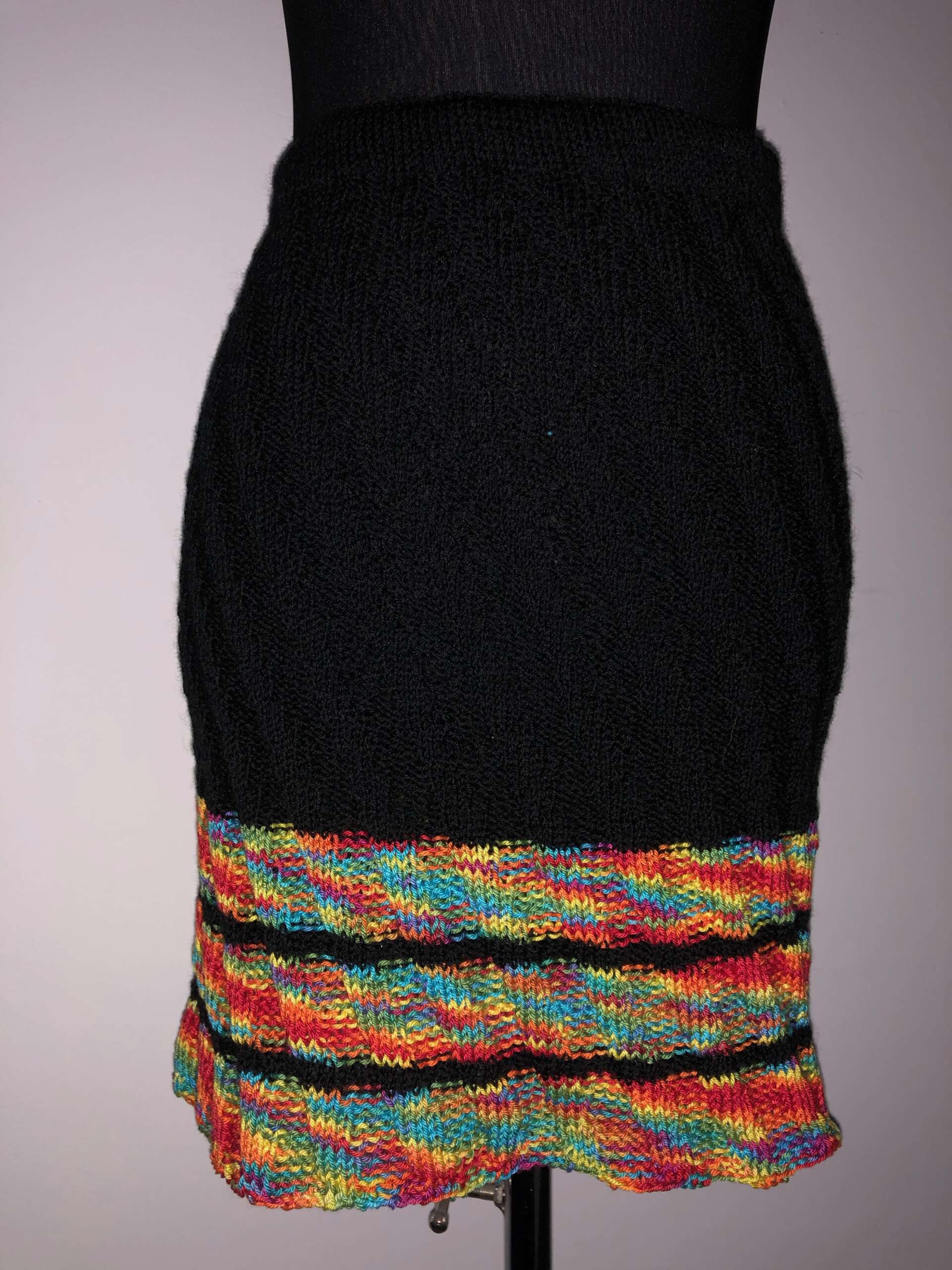 Jetzt brandaktuell: Der Strickrock
