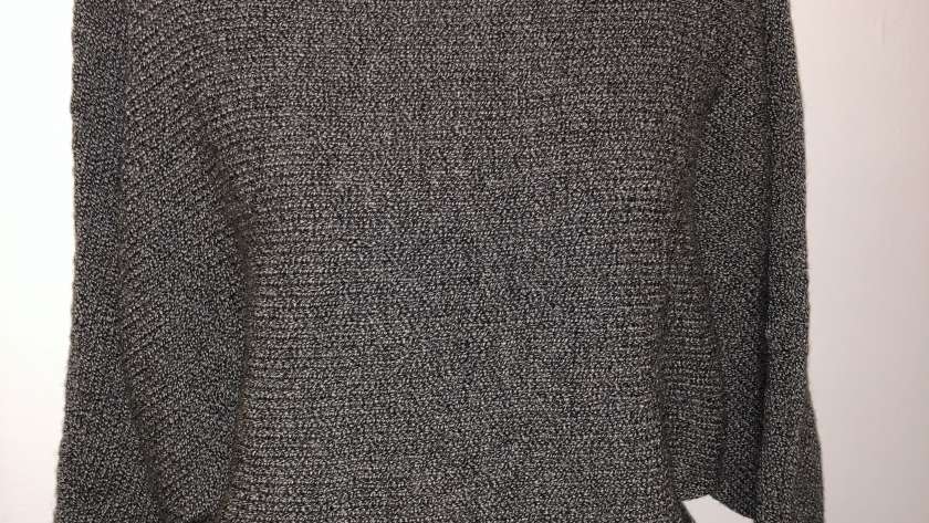 Quergestrickter Pullover mit Fledermausärmel