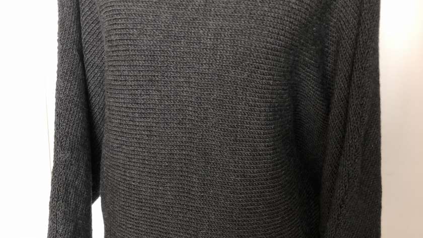Quergestrickter Pullover aus Merinowolle